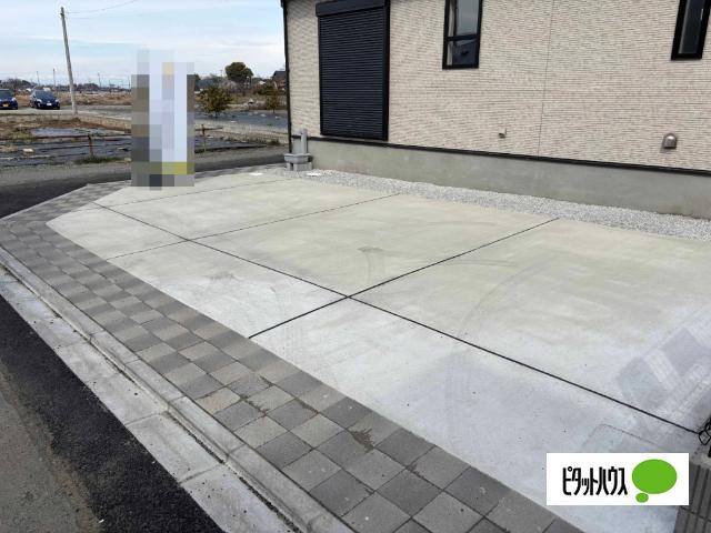 カースペース並列３台駐車可能