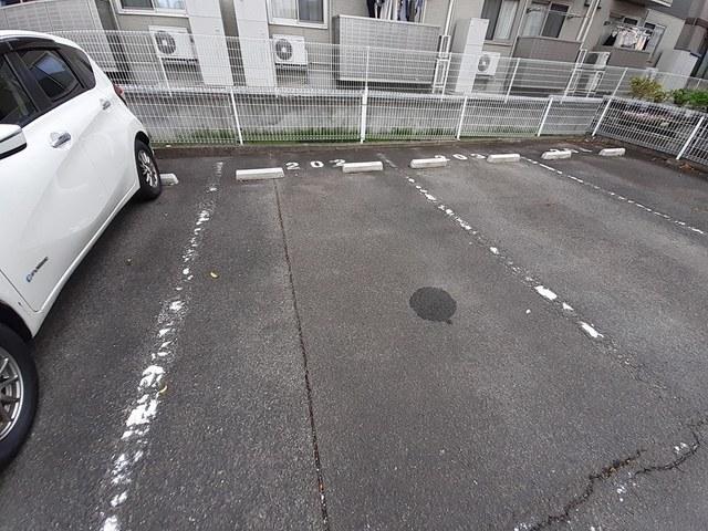 エスペラントハイム（202） 駐車場