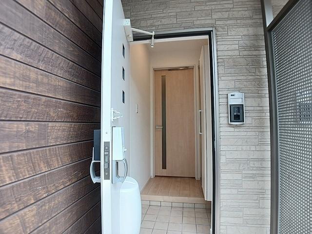 ヴィラ・シャンテＡ（101） 玄関