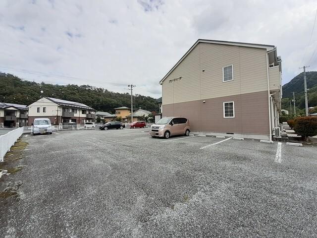 プリマベーラ（102） 駐車場