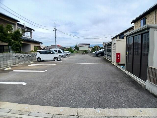 ベルフラワーⅠ（103） 駐車場