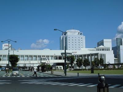 山形駅：950m