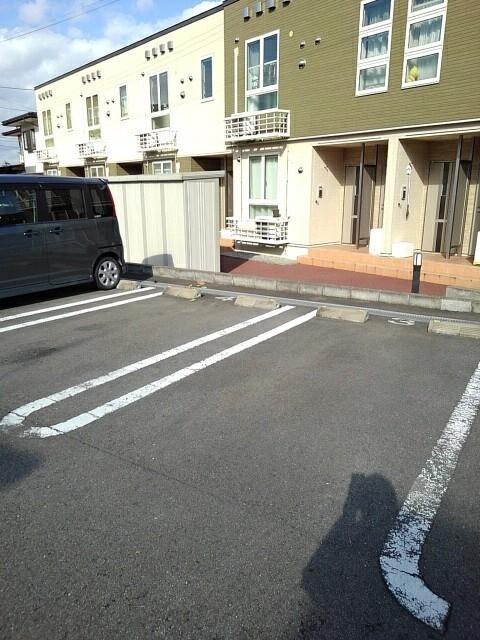 グランドホープ壱番館（203） 駐車場