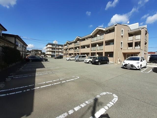 ルミナーレ松波（103） 駐車場