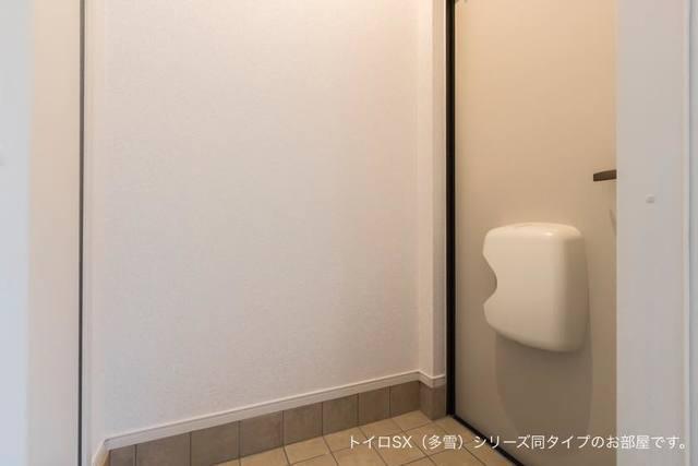 カルタム（105） 玄関