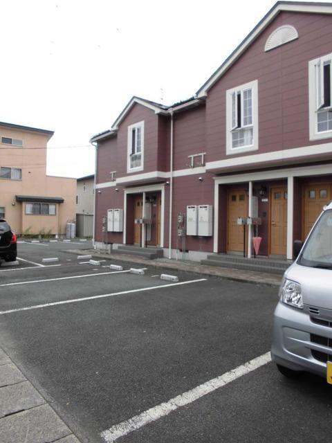 リファインド（103） 駐車場