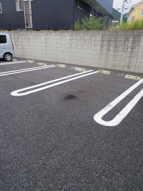 マーベラスヒル　Ｂ棟（103） 駐車場