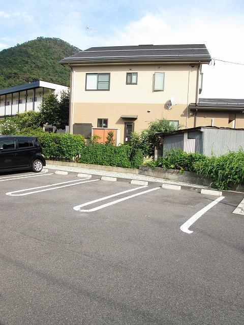 メゾン　リーブル（103） 駐車場