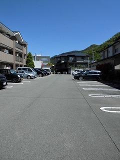 ルミナーレ松波（306） 駐車場