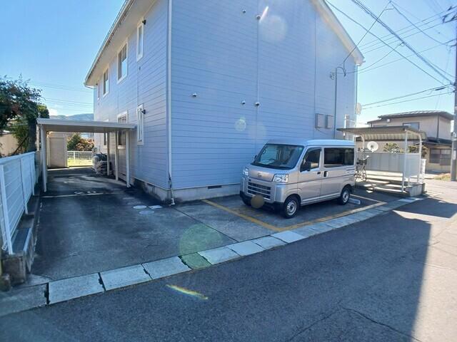 ラフィーネ旭町（201） 駐車場
