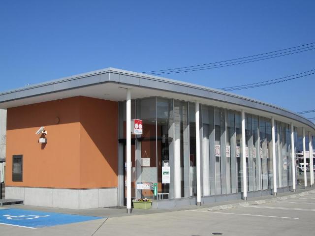 山形銀行：290m
