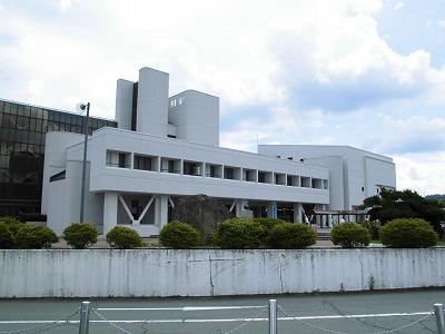 上山市役所：1600m