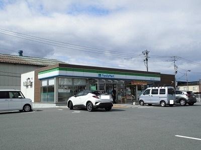 ファミリーマート：85m