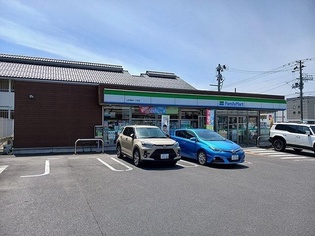 ファミリーマート篭田1丁目店：350m