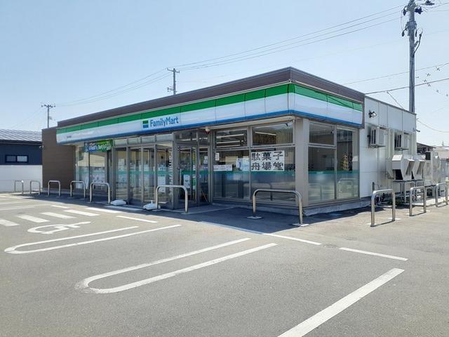 ファミリーマート長井舟場店：610m