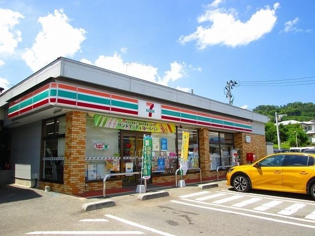 セブンイレブン：950m