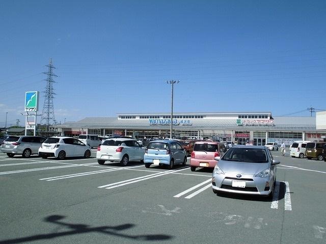 ヤマザワ：330m