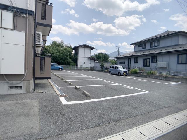 アムール小白川（206） 駐車場