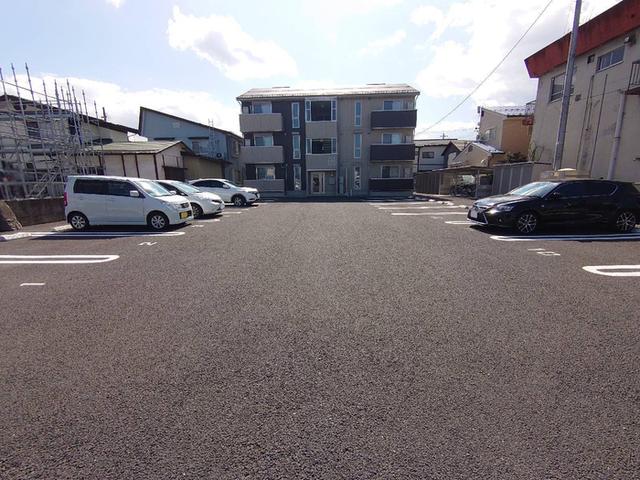 ガレリア ラッフィナート（302） 駐車場