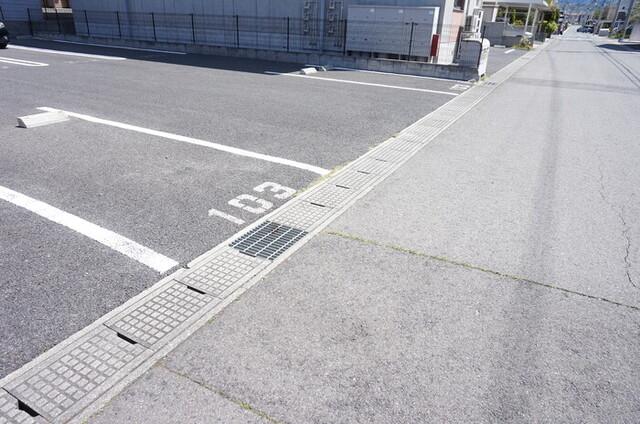 セジュール・リバーサイド　弐番館（103） 駐車場