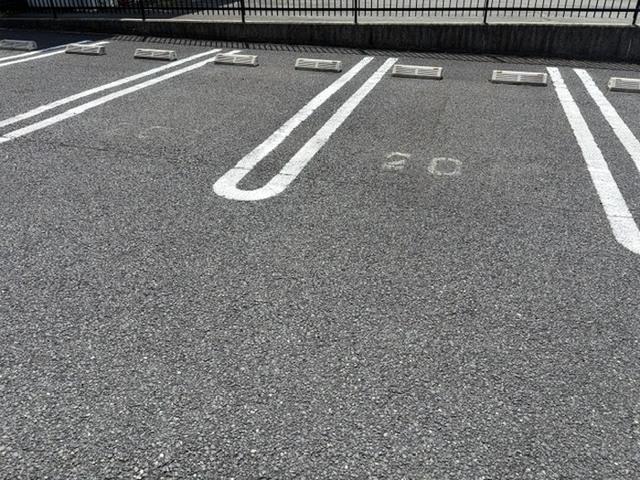 セジュール あかねヶ丘（201） 駐車場