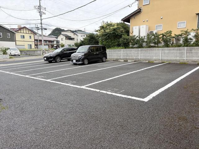 ルピナ（103） 駐車場