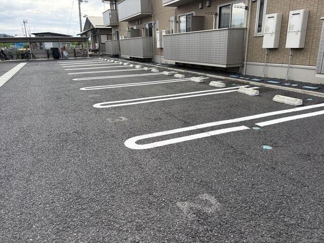 グラン・プラース　Ｇ（106） 駐車場
