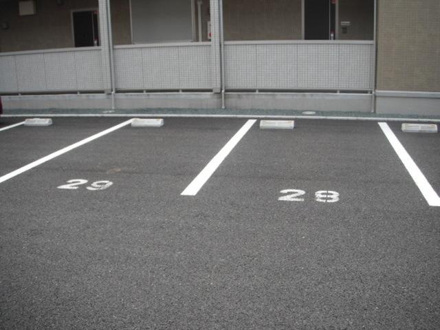 スリー・スター Ⅴ号館　Ａ（202） 駐車場