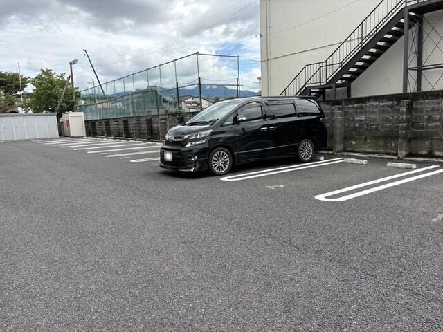 Elvita（102） 駐車場