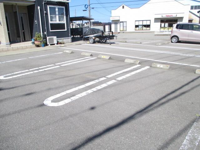 グランデ　ブラール西美沢野　Ａ（101） 駐車場