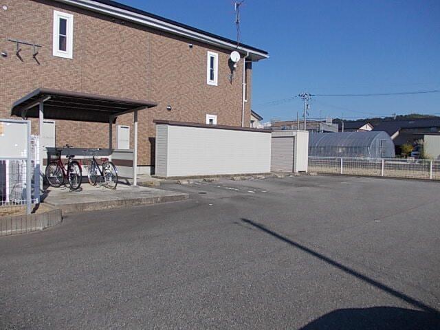 プラシード（103） 駐車場