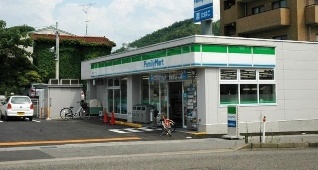 ファミリーマート：300m