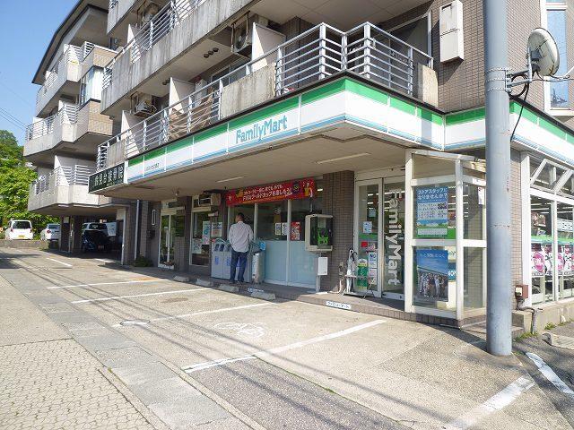 ファミリーマート：600m