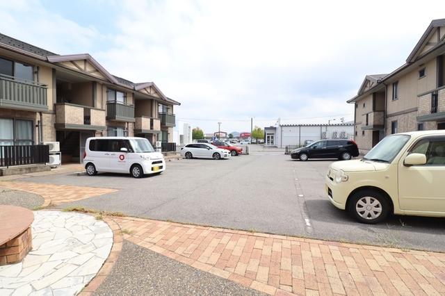 ルーチェ・28　Ｄ（212） 駐車場