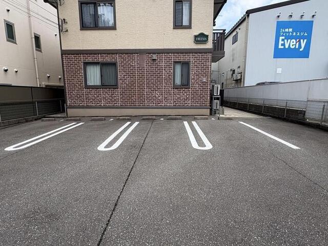 フリージア（202） 駐車場