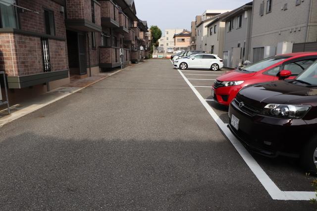 ラ・フォンティーヌ　Ｂ（107） 駐車場