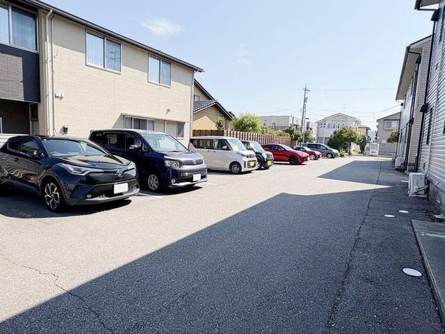 イースト・ウッズ（205） 駐車場