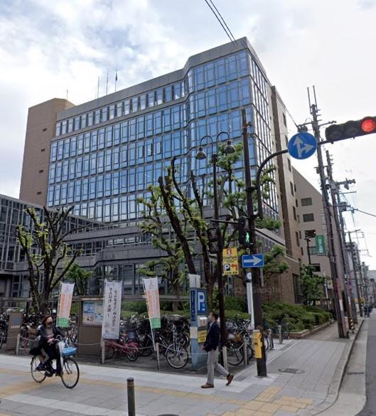 大阪市中央区役所：623m