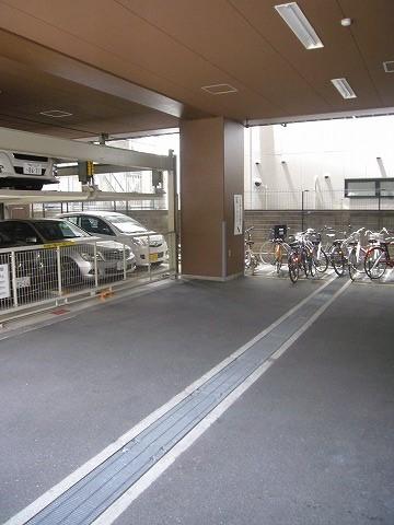レジディア天神橋（208） 駐車場