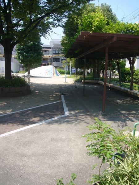 中津公園：587m