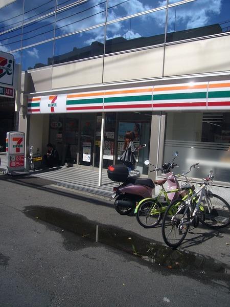 セブンイレブン大阪天六東店：62m