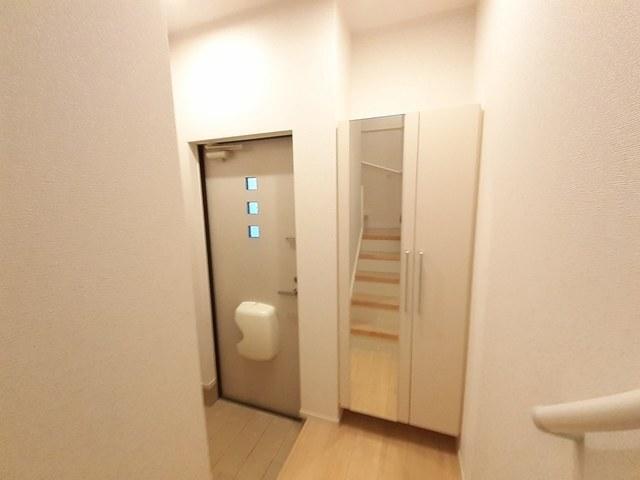 ミルクール（303） 玄関