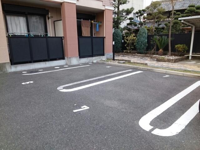 エスポワール西川（301） 駐車場