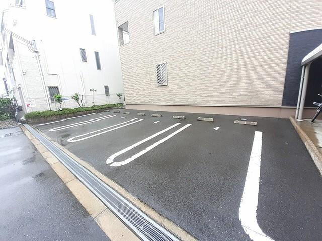 ミルクール（301） 駐車場