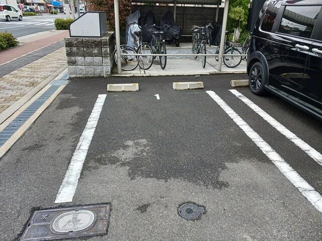 ラルエット（107） 駐車場