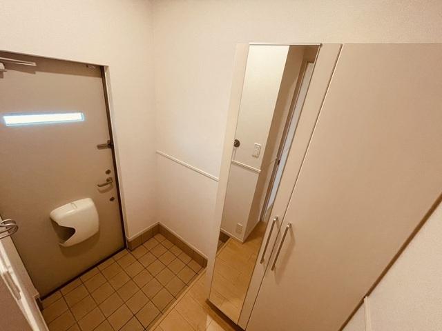 ラ　カーサ　クラーダ（101） 玄関
