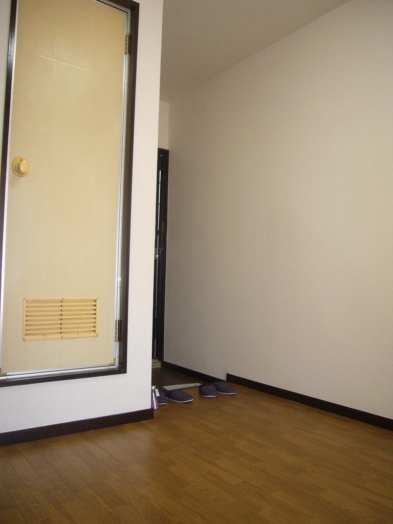 南森町ロイヤルハイツ（302） 玄関