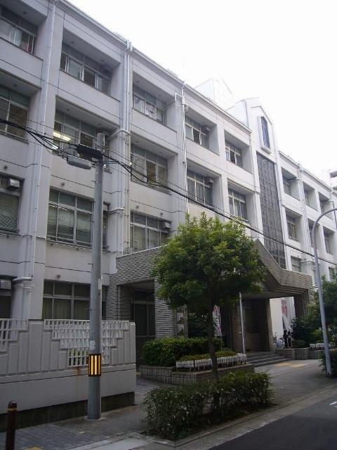 大阪市立滝川小学校：652m