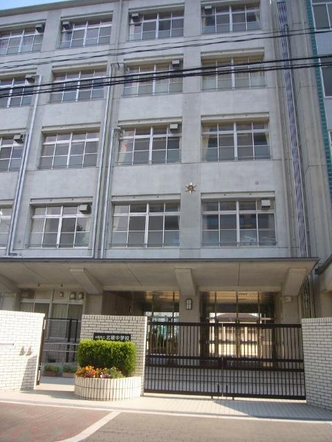 大阪市立北稜中学校：692m