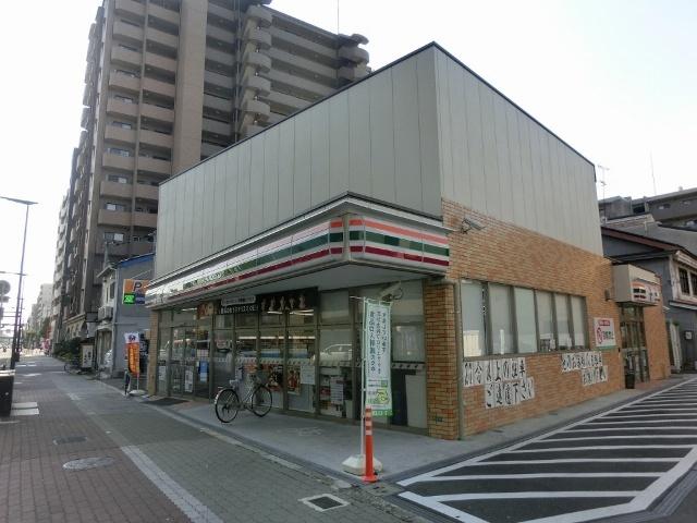 セブンイレブン地下鉄今里駅前店：158m